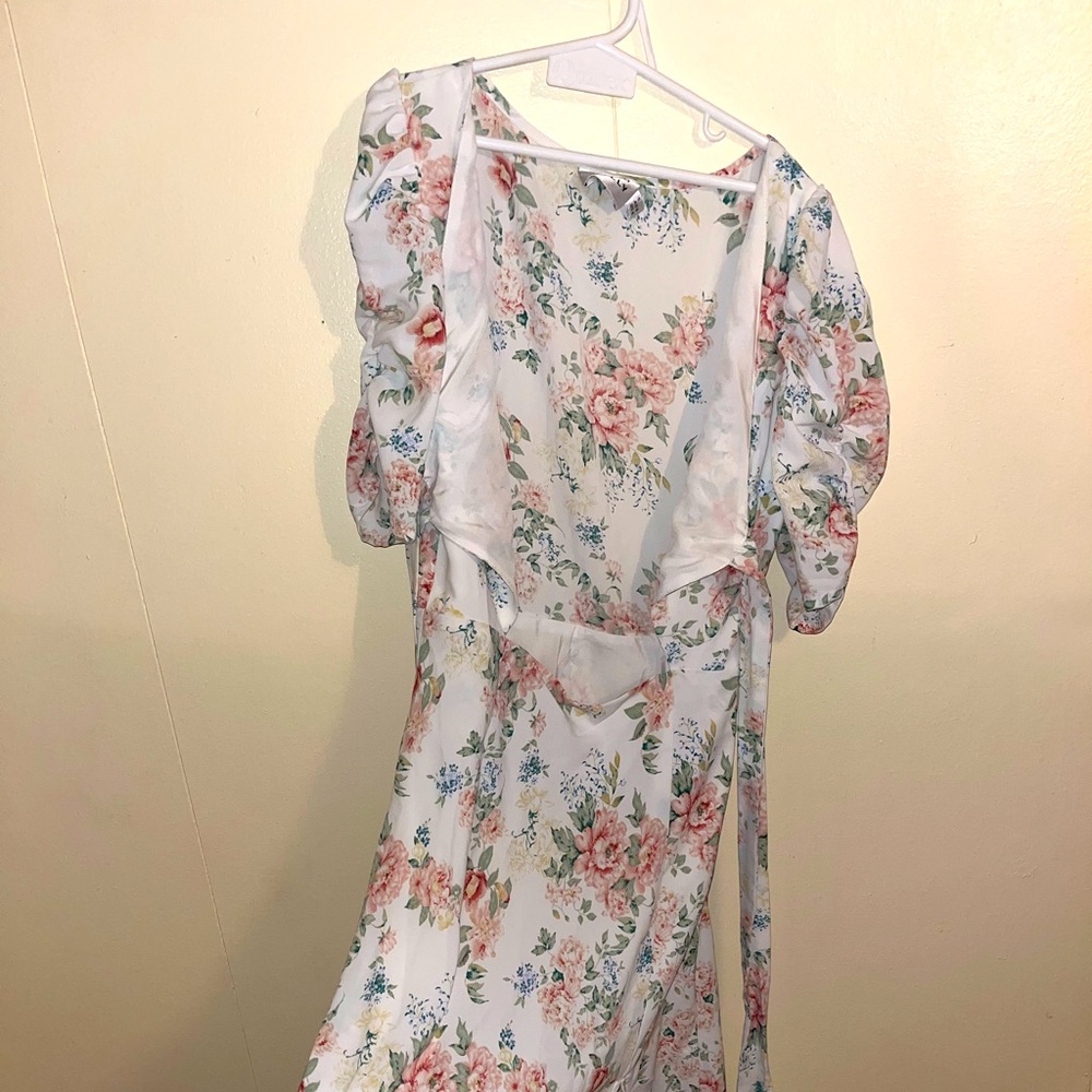 Hello molly, size small, tie front and slit on right side.